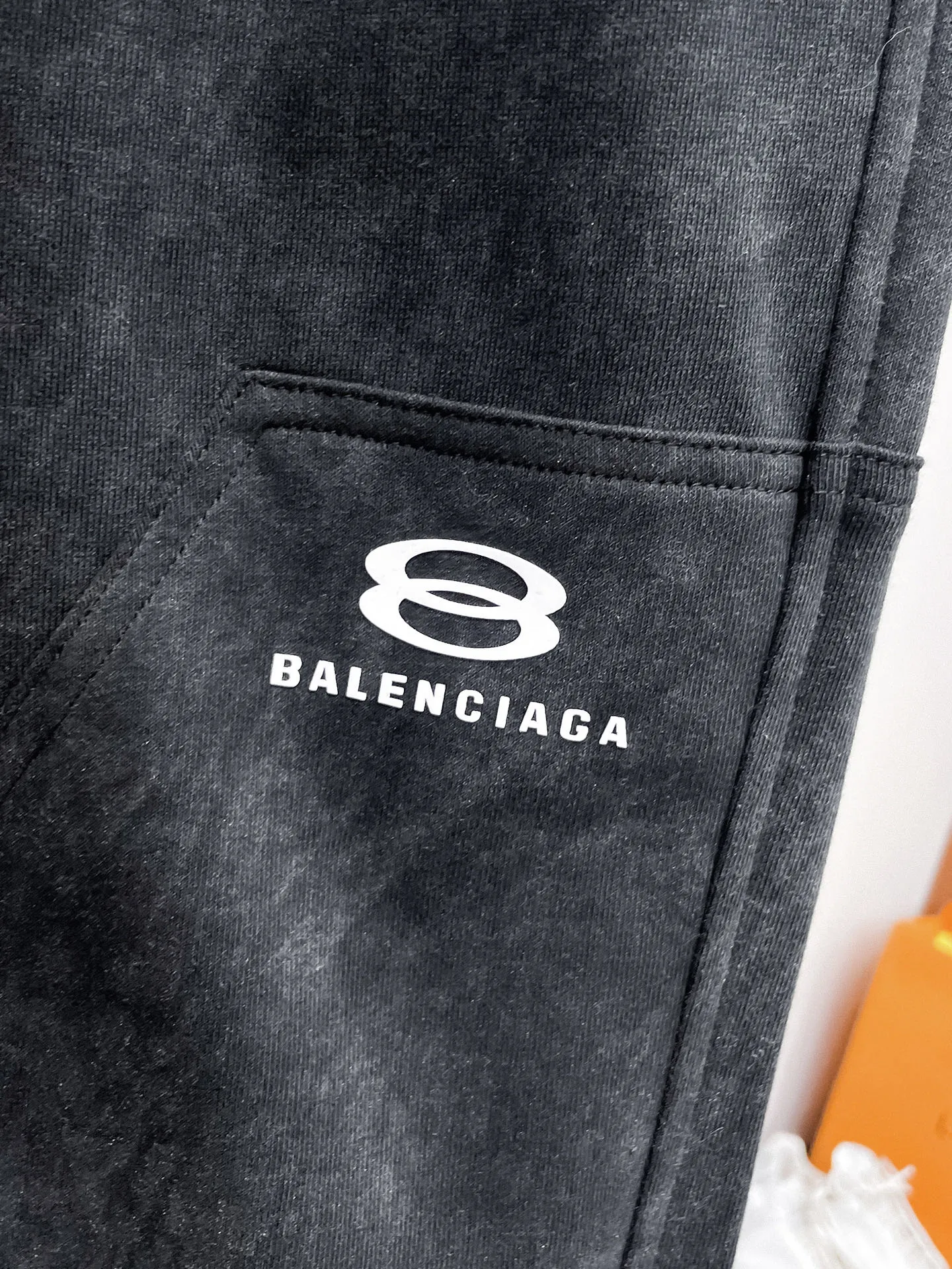Balenciaga 🆕2026 Autumn and Winter New Arrival Casual Pants! The official website will be released simultaneously. Brand Classic LOGO casual pants, customized fabrics, excellent comfort and strong touch. Highly recognisable, perfect appearance and craftsmanship. Size:M-3XL